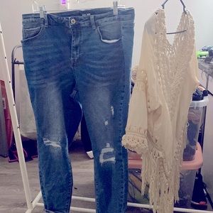 Lightly ripped jeans